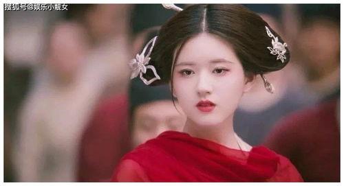 瓜地吃瓜赵露思,赵露思演绎夏日清新风