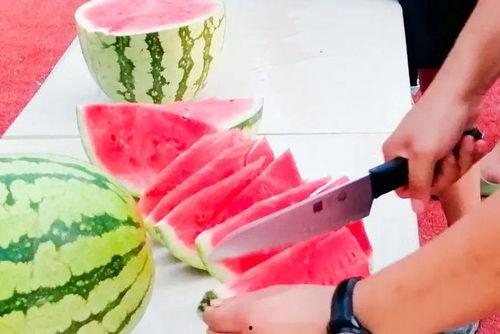 趣味吃瓜表演,带你领略欢乐盛宴