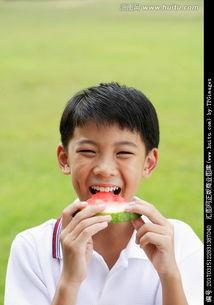 吃瓜三个男孩,青春的甜蜜与成长的故事