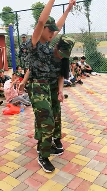 南宁吃瓜教官事件,网络舆论漩涡中的真相探寻