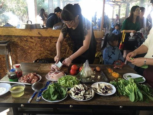 穿到民国吃瓜看戏祭典,品瓜赏戏，见证祭典风云